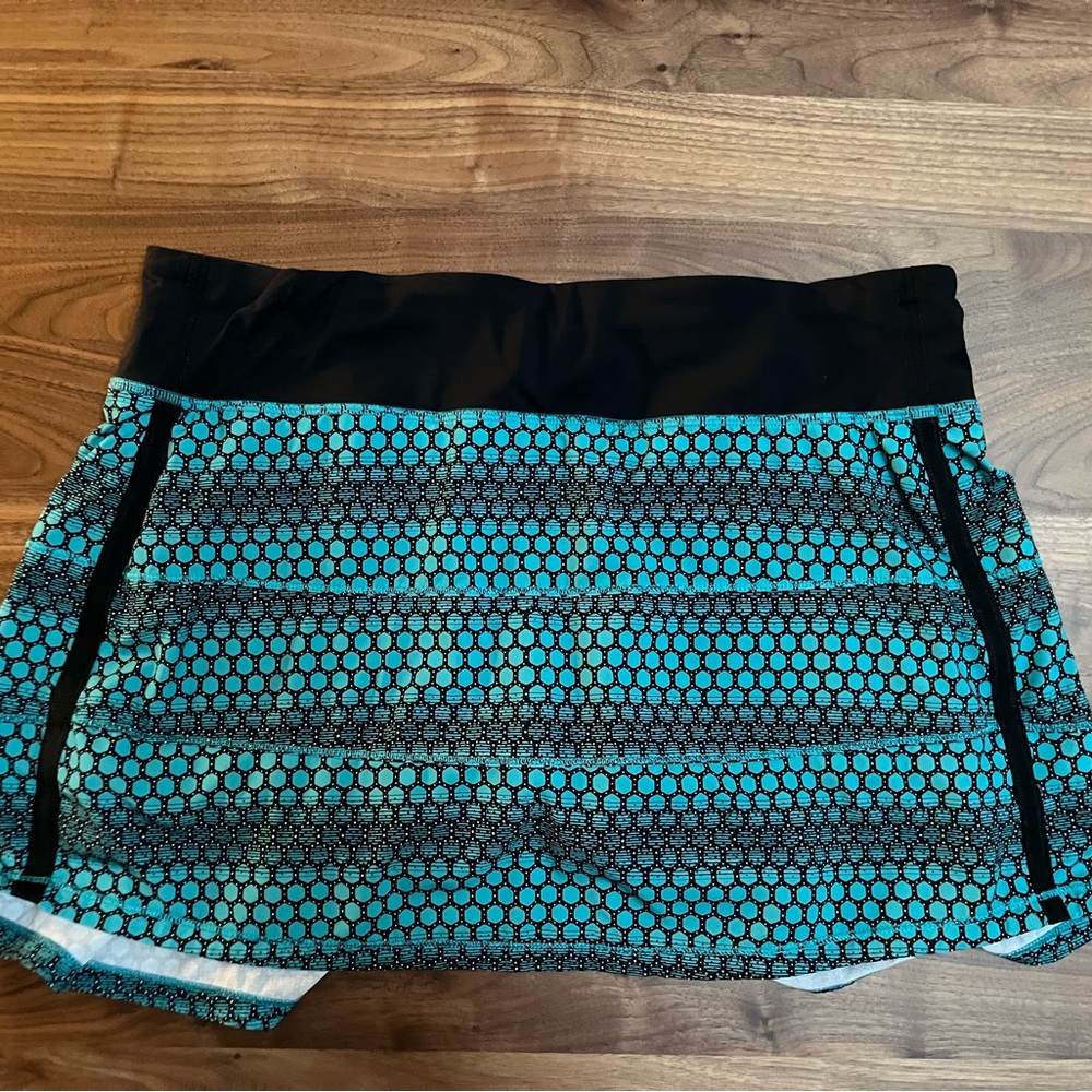 Lululemon 10 Black and Teal Patterned Skirt